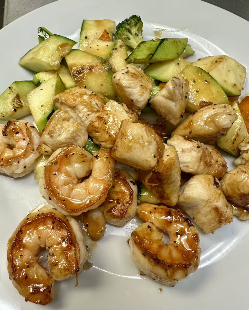 LH9. Hibachi Shrimp (5 tails) & Chicken (4.5 oz)