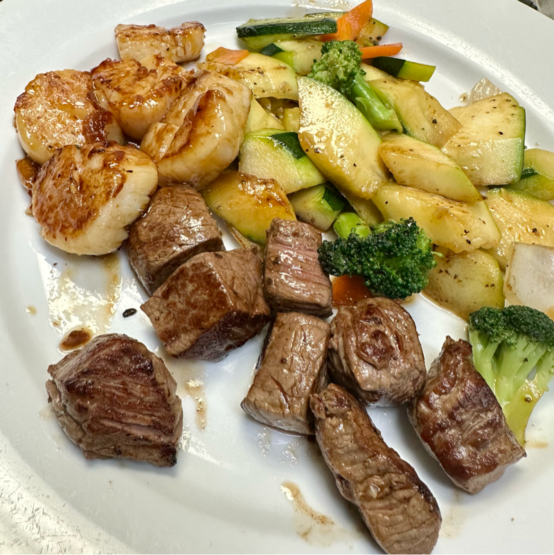 HD15. Steak (5 oz) and Scallop (4.5 oz)  