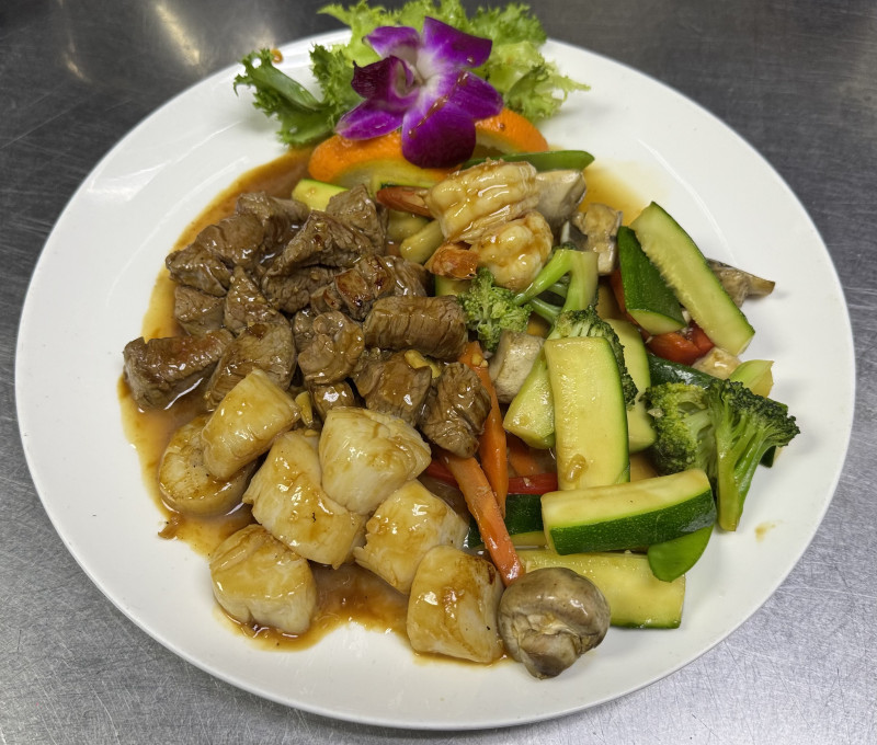 Filet Mignon & Scallop Hibachi