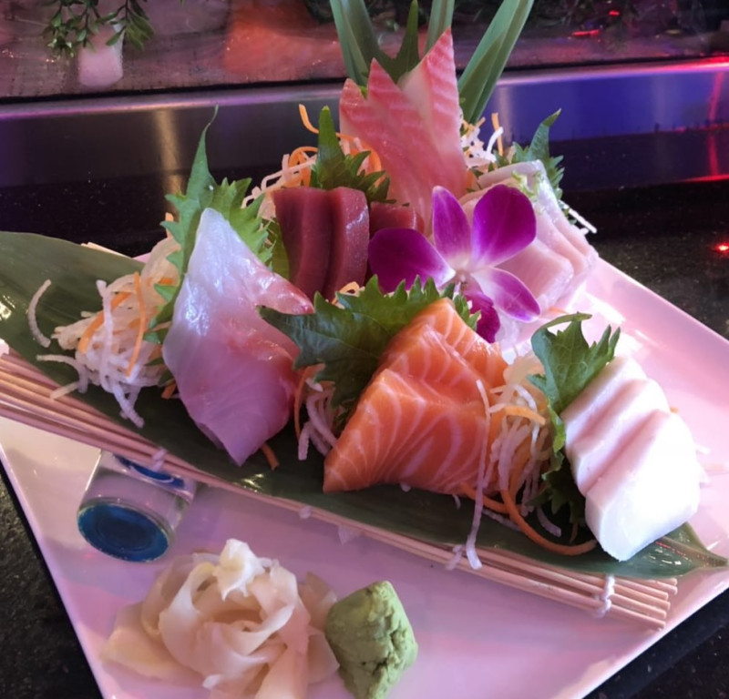 *Sashimi Deluxe